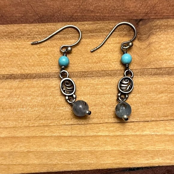 Set of two Necklaces and one pair of Earrings. - Picture 4 of 4